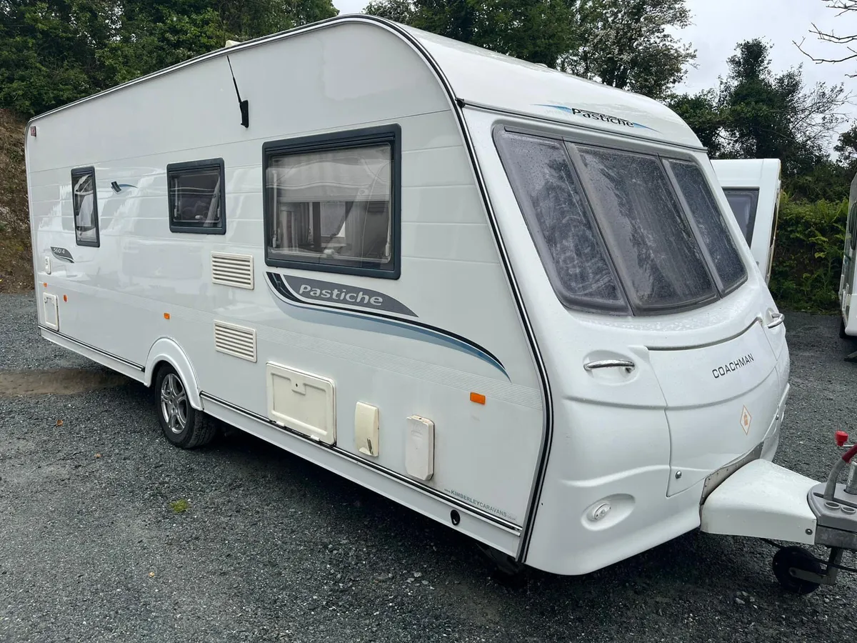 Coachman pastiche fixed bed - Image 1