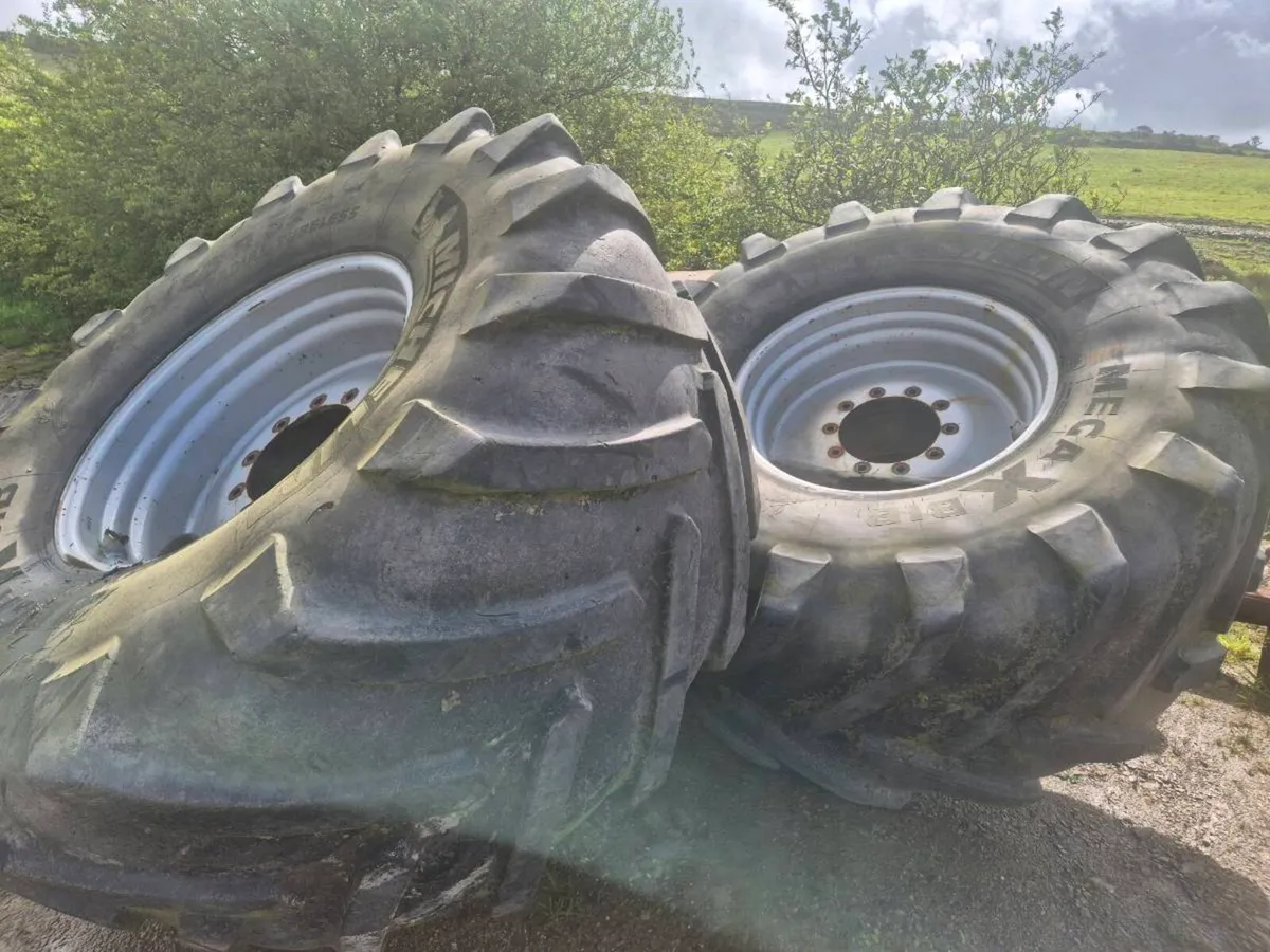 900/60r32 wheels - Image 1