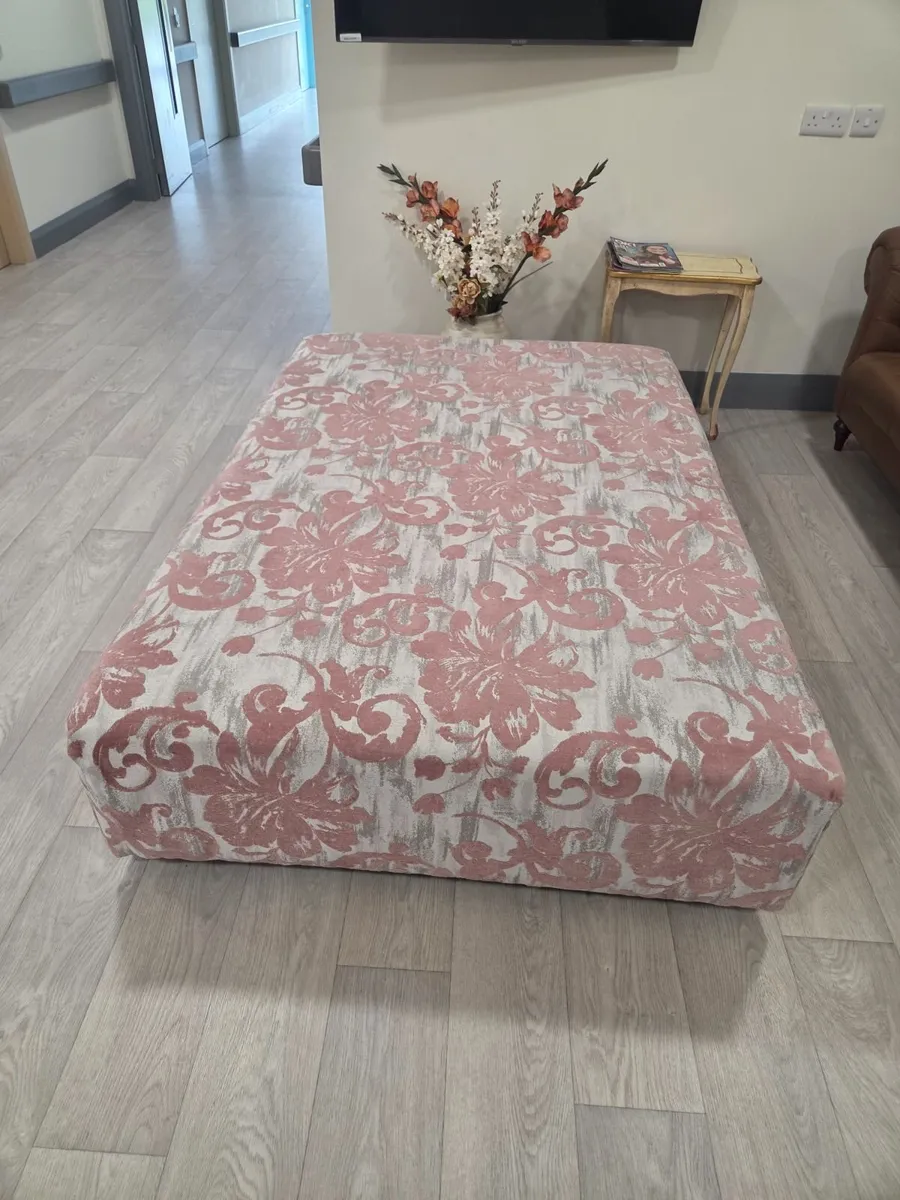 Luxurious Footstool - Image 1
