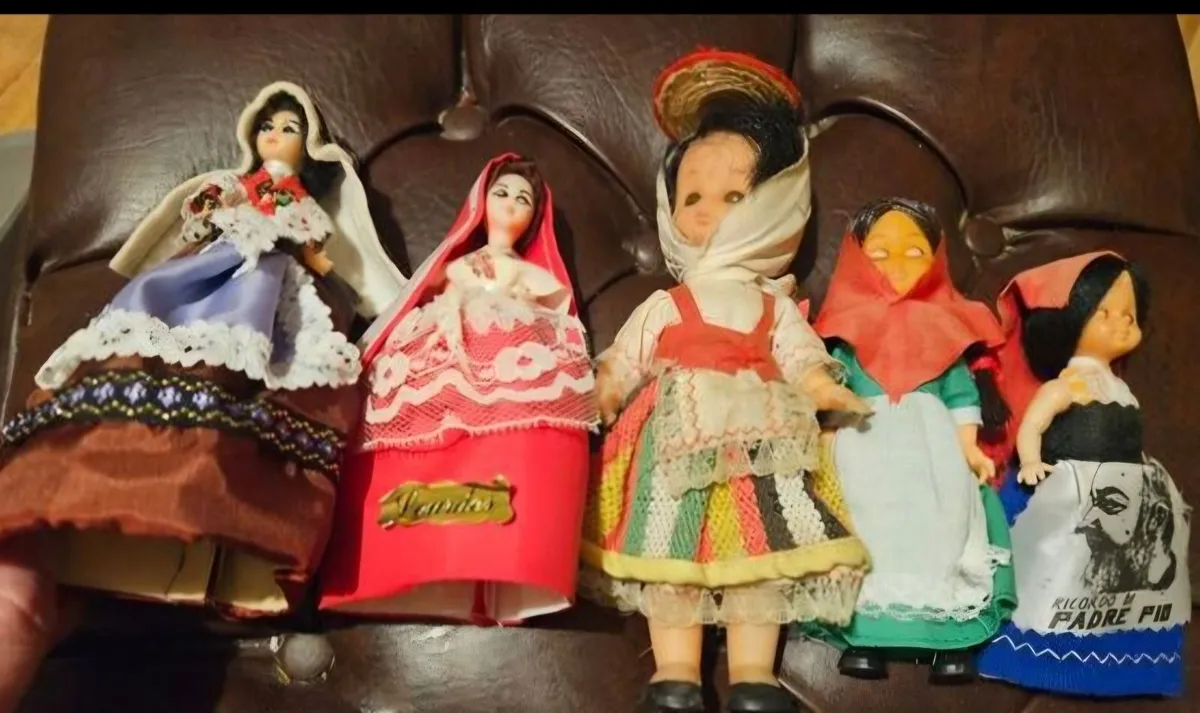 6 Small Collectable Dolls - Image 1