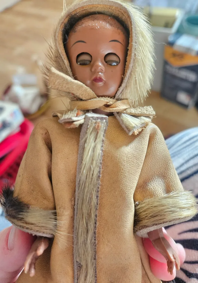 6 Small Collectable Dolls - Image 2