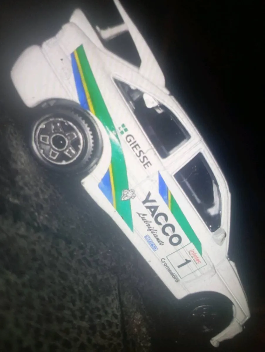FORD ESCORT RS COSWORTH RALLY CAR 1-43 SCALE - Image 1