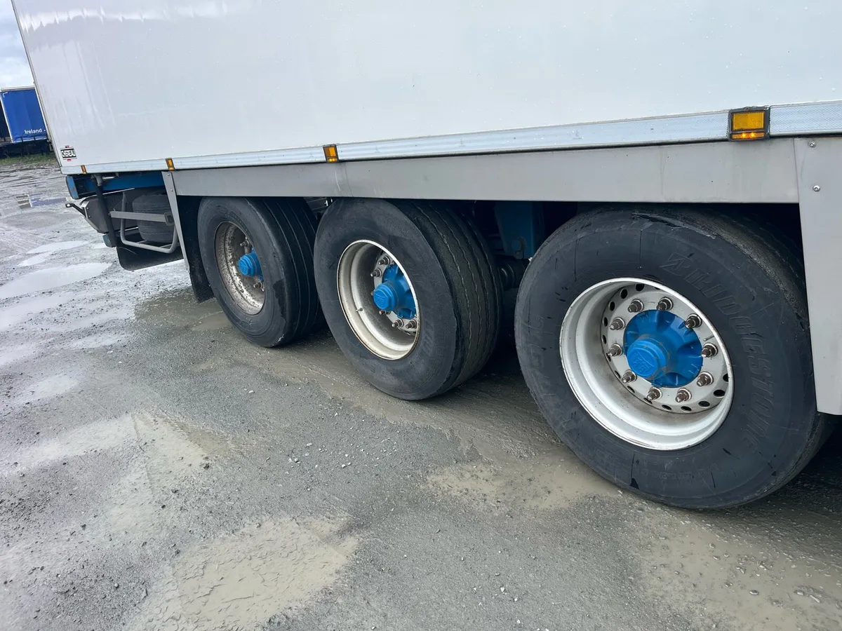 2016 Chereau meat railer - Image 3