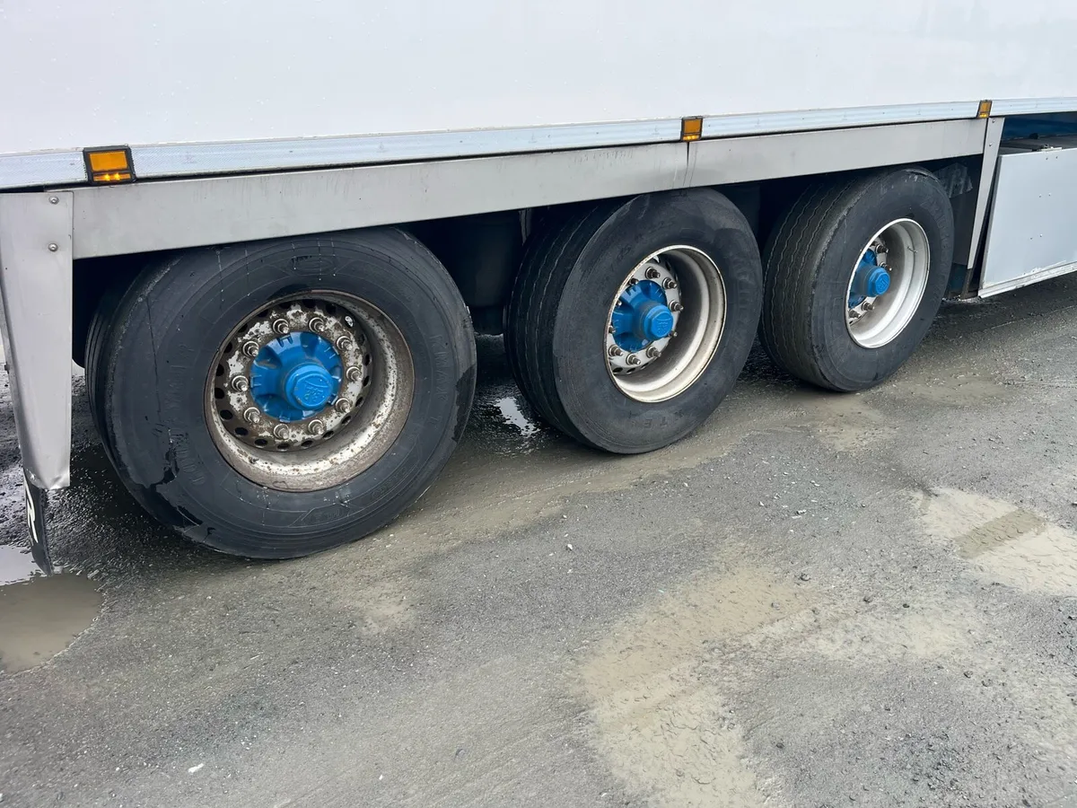 2016 Chereau meat railer - Image 4