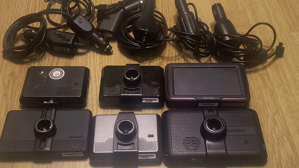 Garmin  GPS Navigation Lot  six charger - Image 4