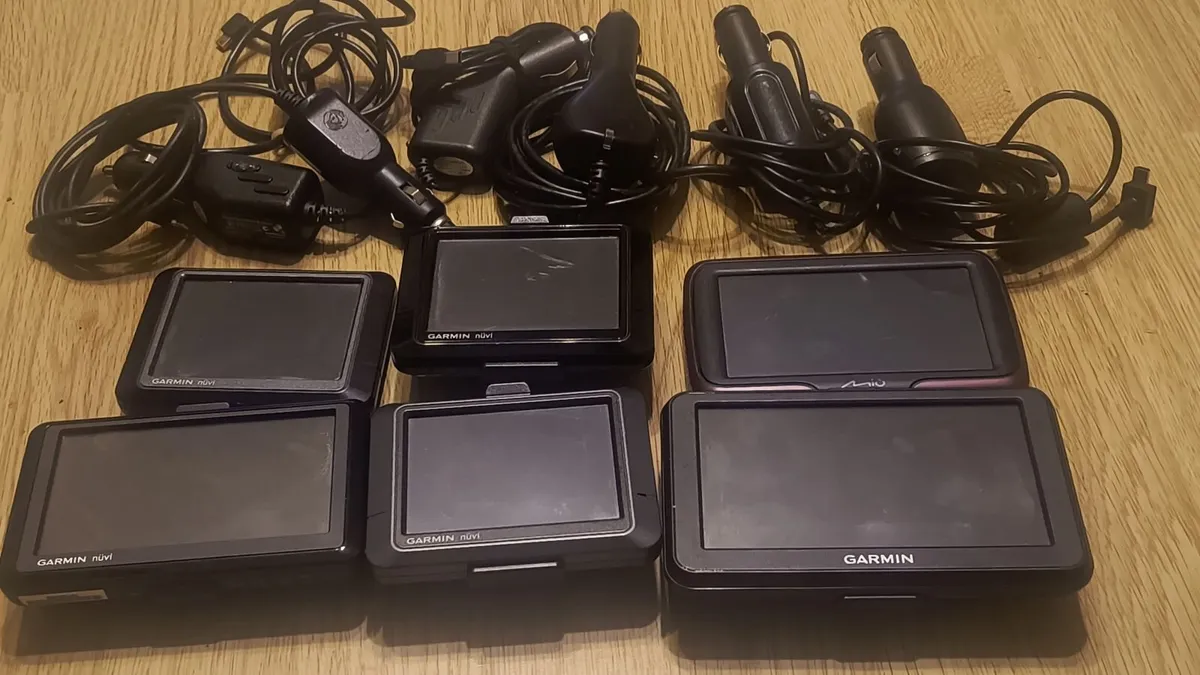 Garmin  GPS Navigation Lot  six charger - Image 1