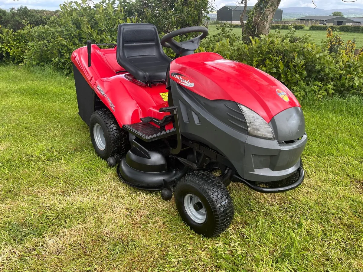 Castle garden ride on mower - Image 4