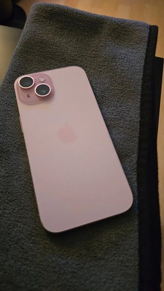 iPhone 15 - Image 1