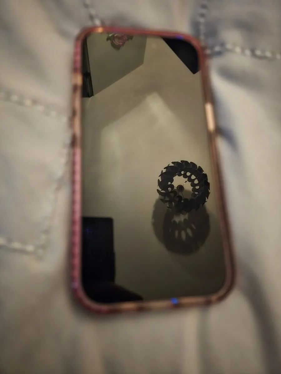 iPhone 15 - Image 3