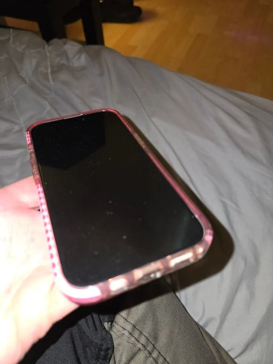 iPhone 15 - Image 4