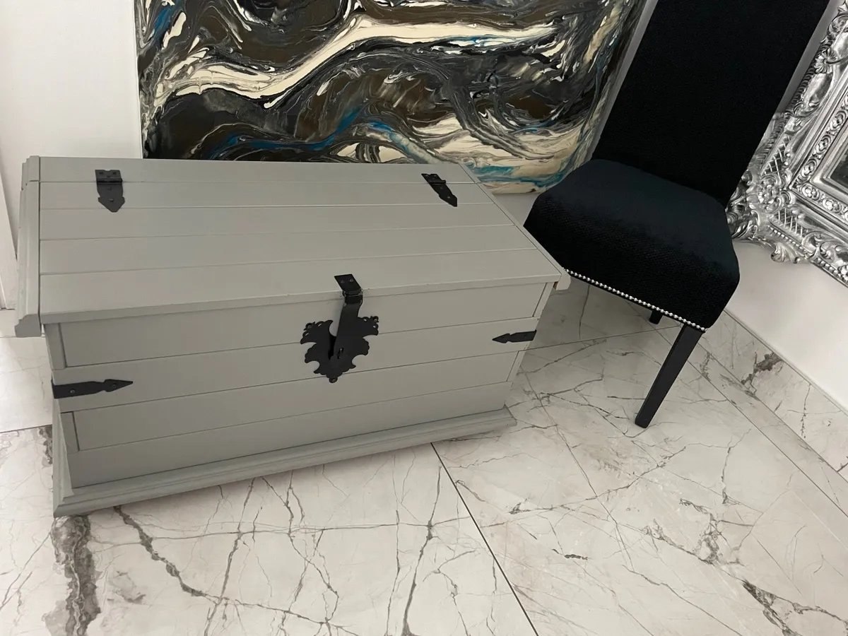 Hand painted solid pine hall table, chair & trunk - Image 3