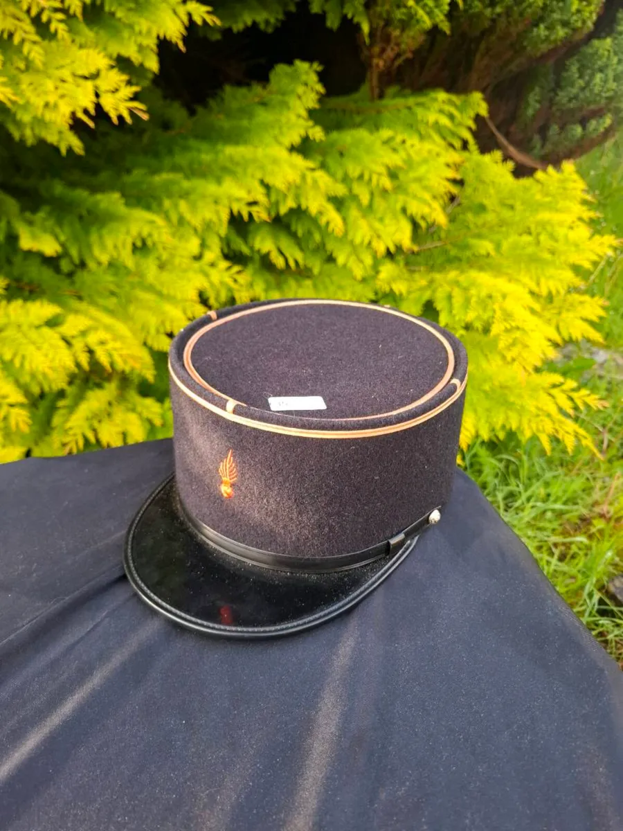 French fire fighter hat possible to post - Image 1