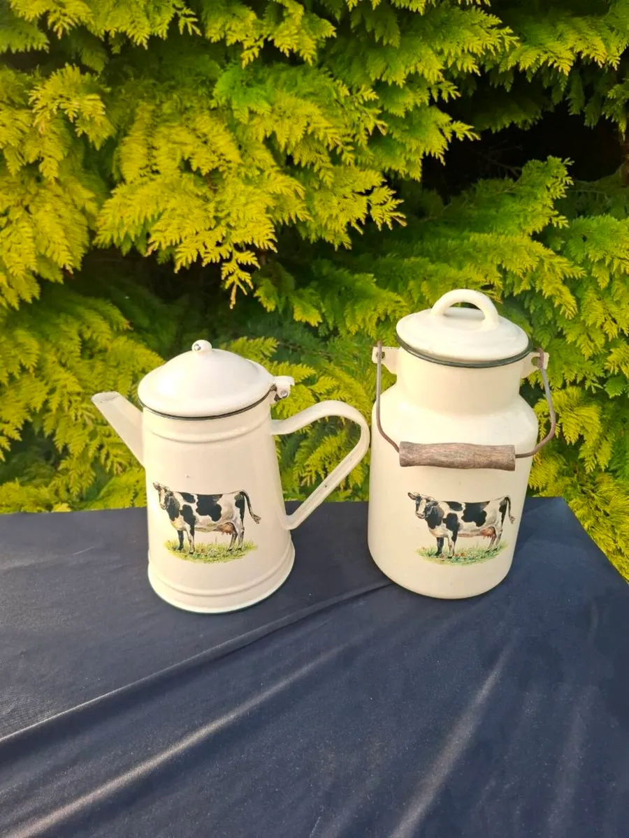 Duo cow enamel set postage possible - Image 1
