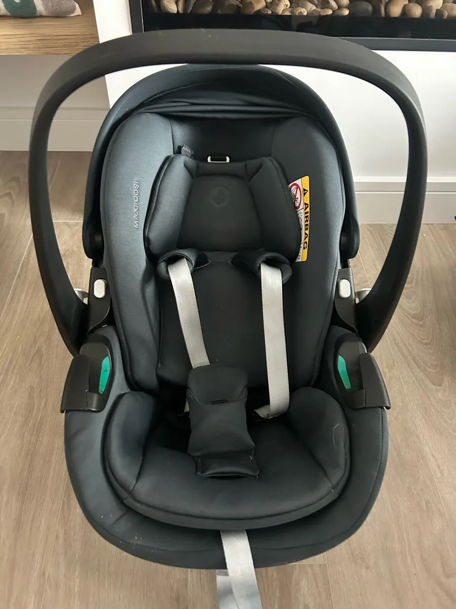 Maxi-Cosi Pebble 360 Pro and isofix swivel base - Image 4