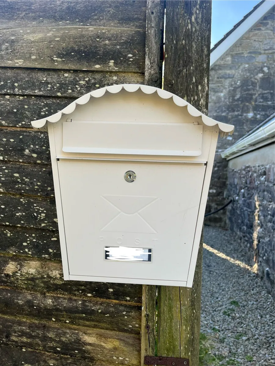 Postbox / letterbox