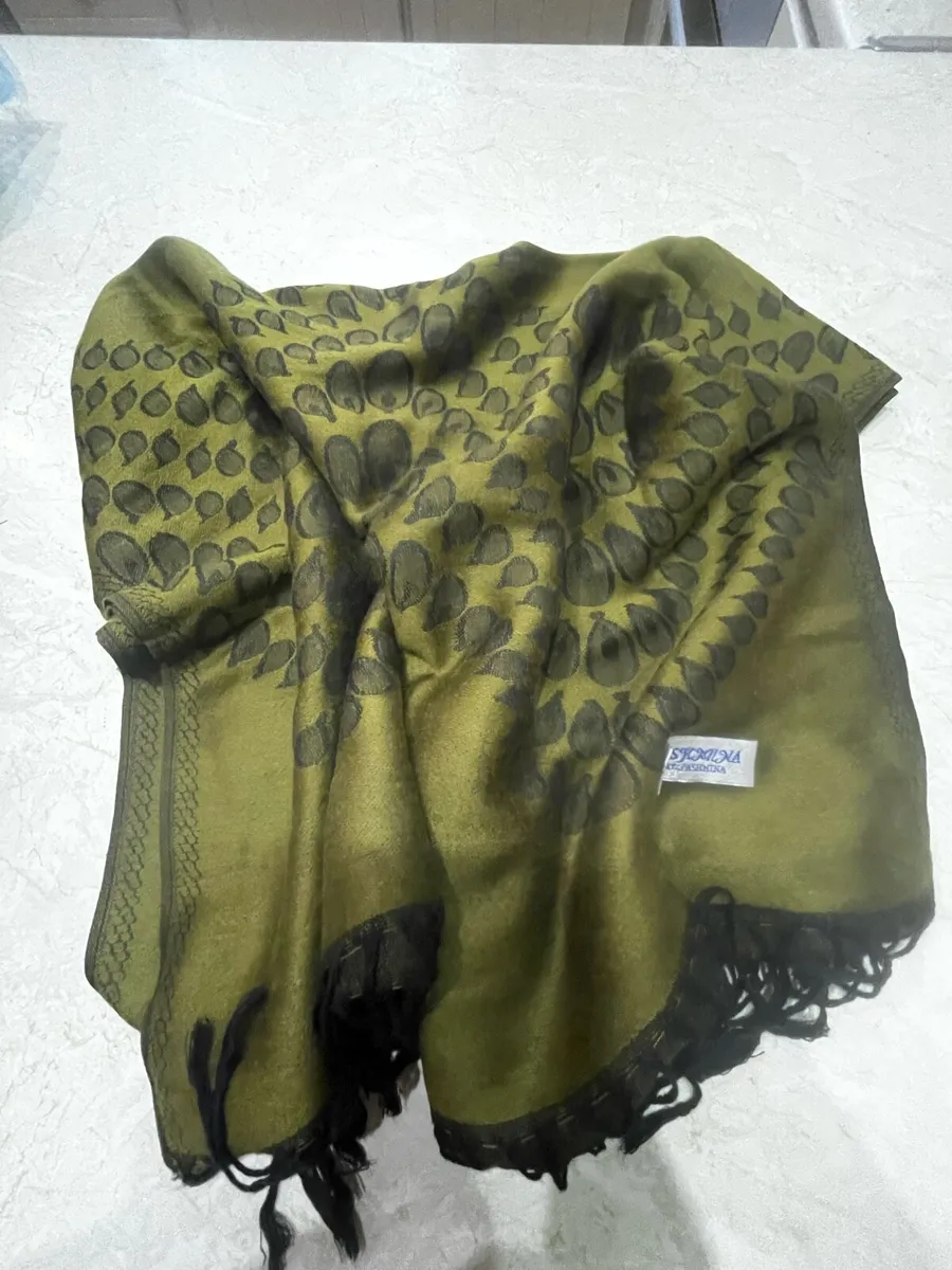 Gorgeous Pashima scarf - Image 2