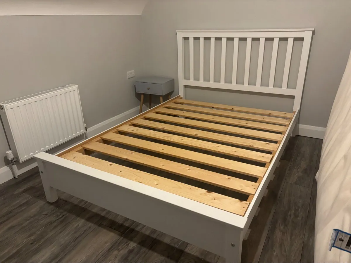 Bed frame - Image 1