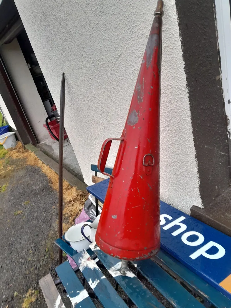Vintage fire extinguisher - Image 2