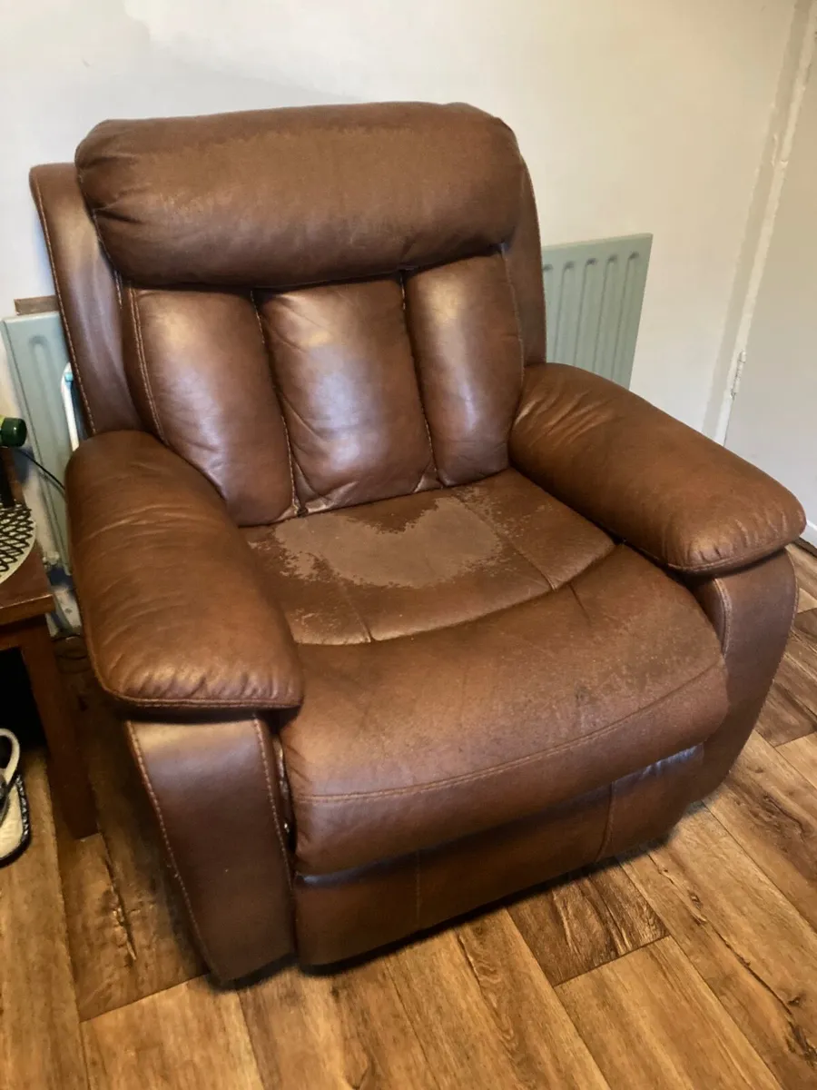2 Free Recliner - Image 2