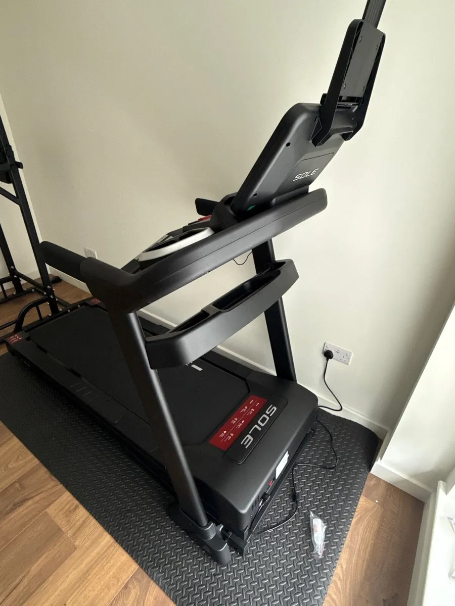 Sole F63 Treadmill – Like New, Barely Used - Image 3