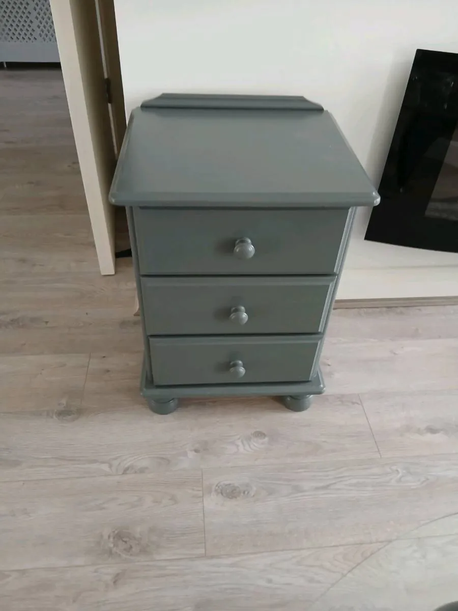 BEDSIDE CABINETS.   X.  2. - Image 2