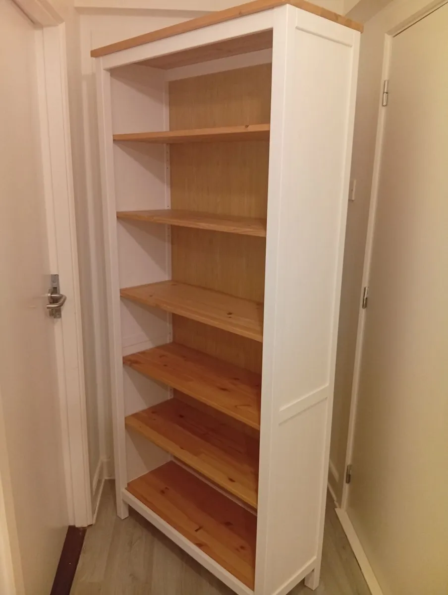 Solid Quality Sturdy Hemnes bookshelf 3months old - Image 1