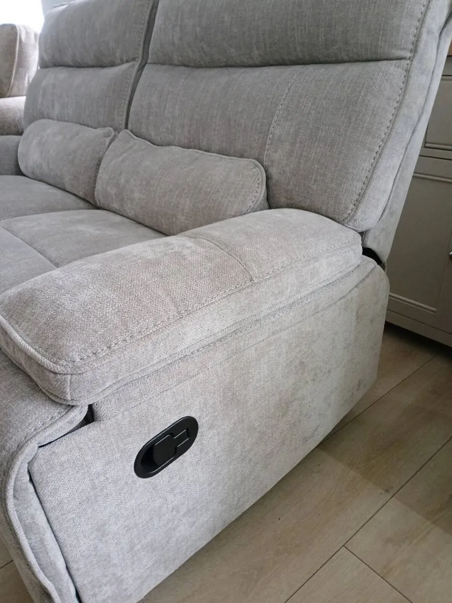 2 seater recling sofa - Image 2
