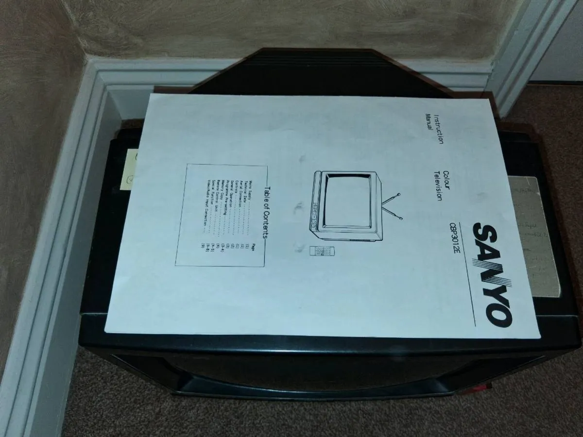Old TV - Image 2