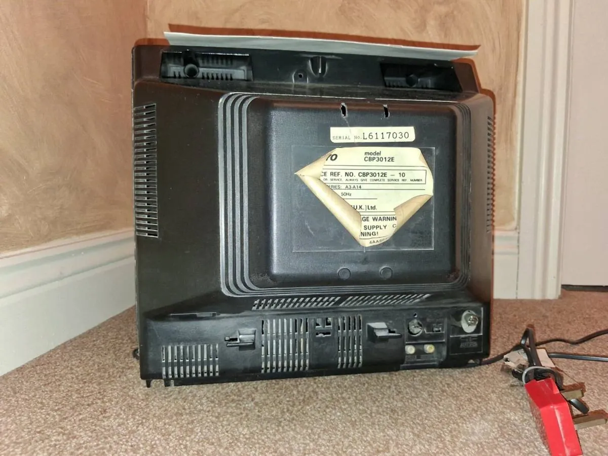 Old TV - Image 3