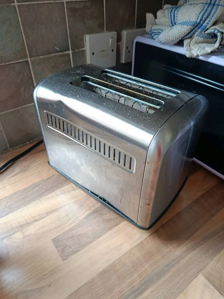 Toaster - FREE Daewoo brand 2 slices