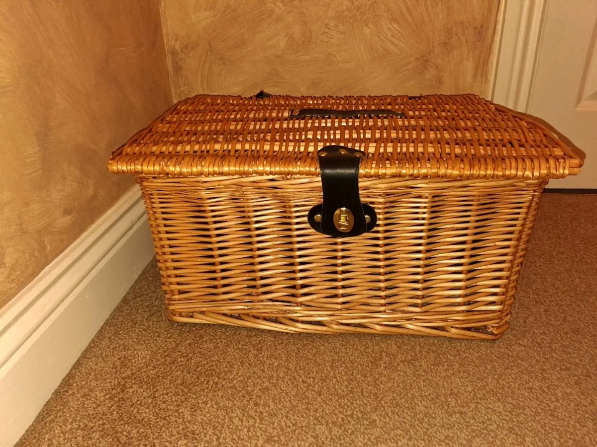 Wicker basket - Image 1