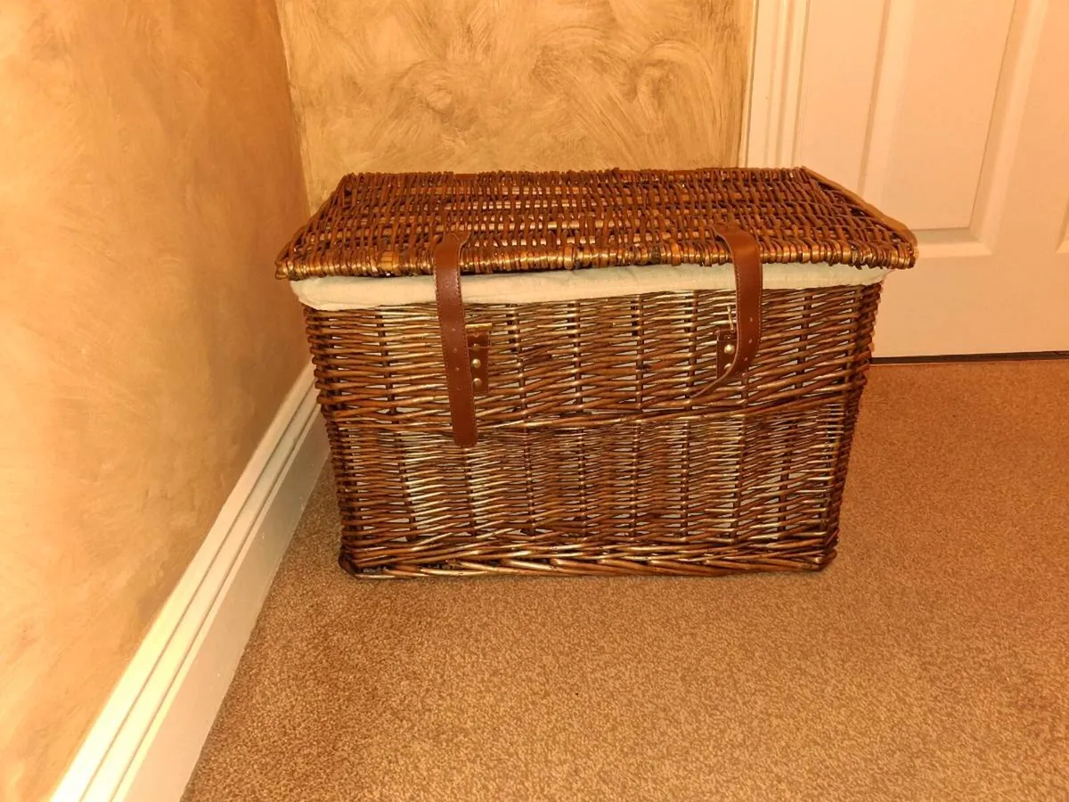 Wicker basket - Image 1
