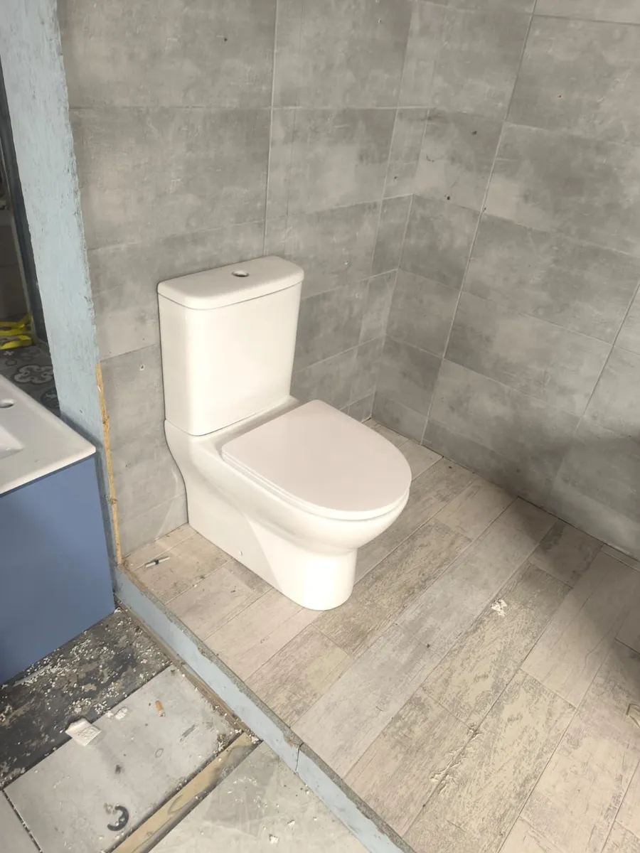 Freestanding bath suite - Image 1