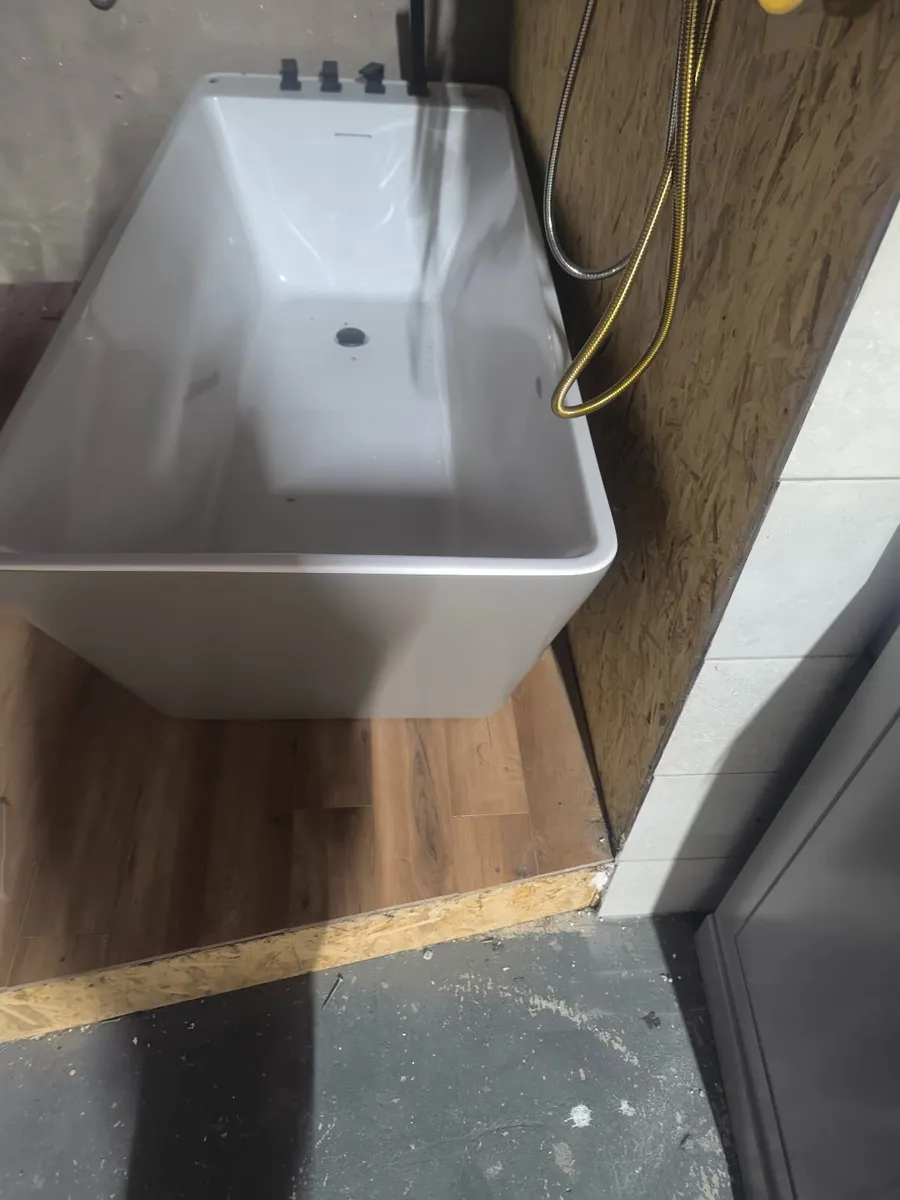 Freestanding bath suite - Image 4