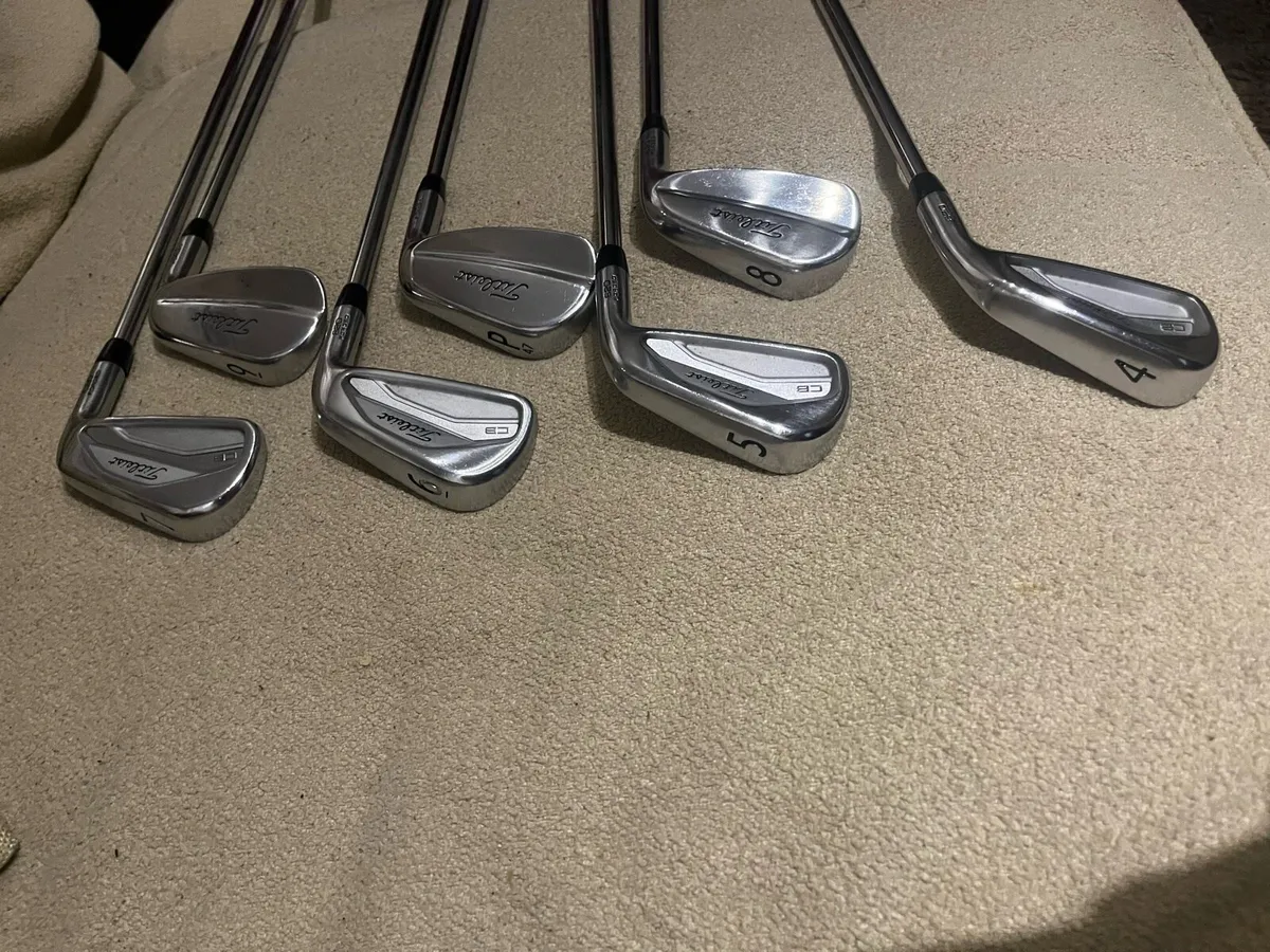 Titleist 620 CB/MB irons - Image 1