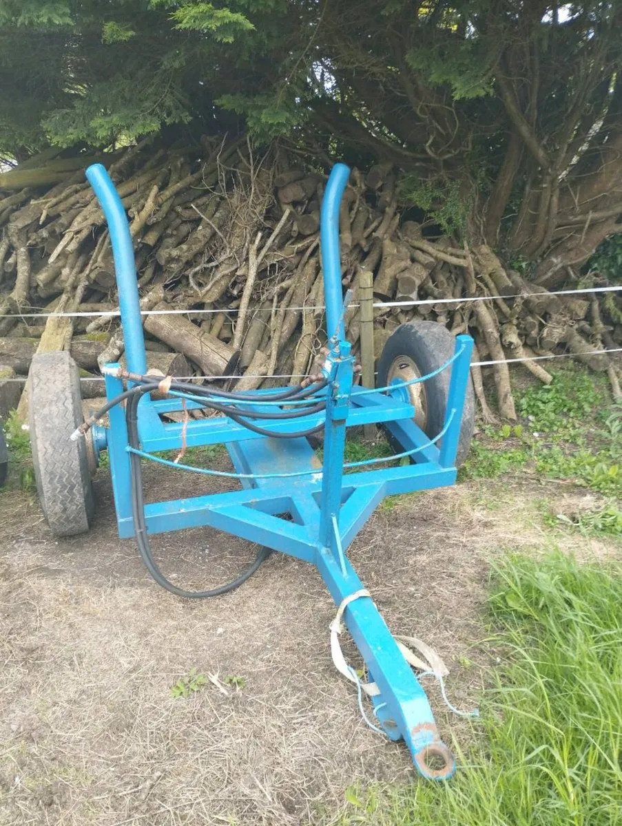 Mobile bale handler - Image 1