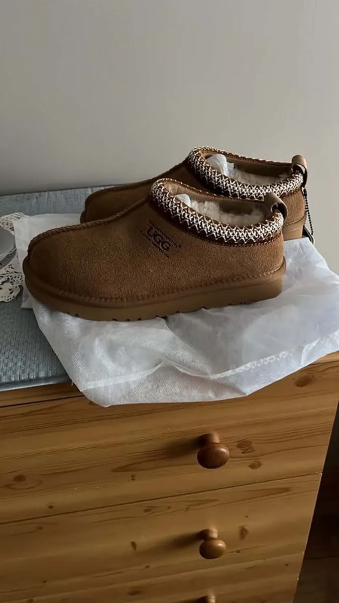 Ugg Shoes New - Image 2