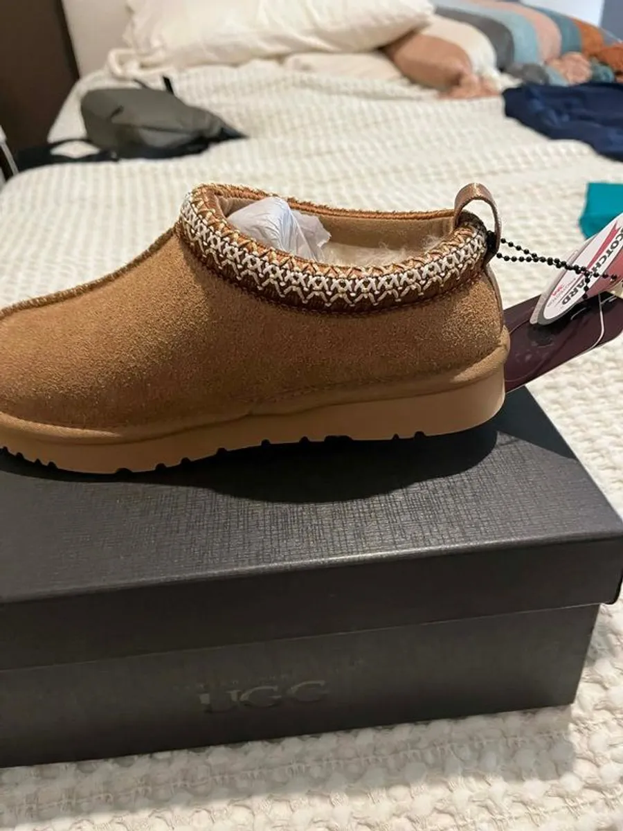 Ugg Shoes New - Image 3
