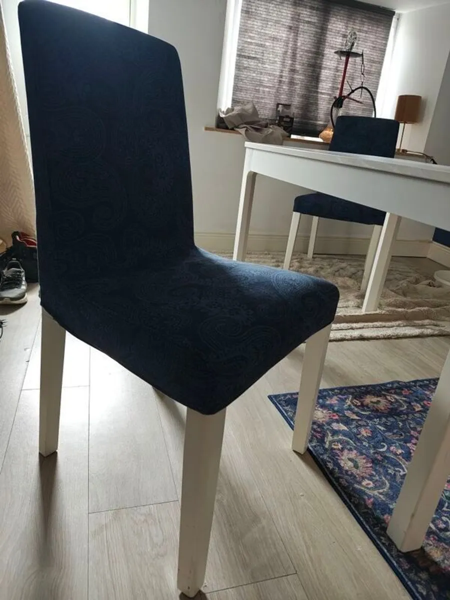 A set of table and 4 chairs - Image 2
