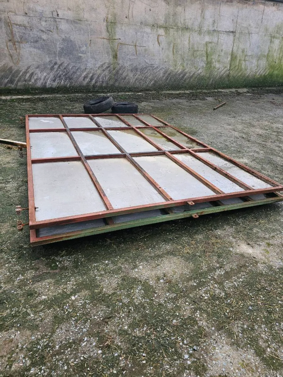Steel shed and doors - Image 1