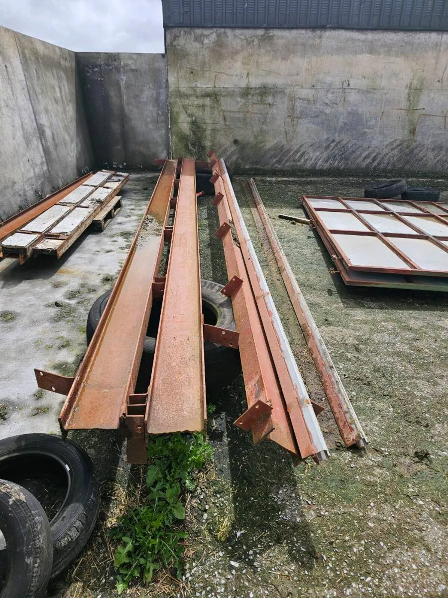 Steel shed and doors - Image 3