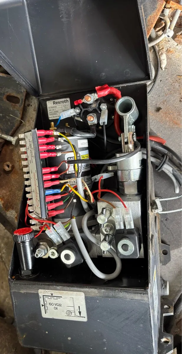 ** Ratcliff Wheelchair Lift 12v ** - Image 3