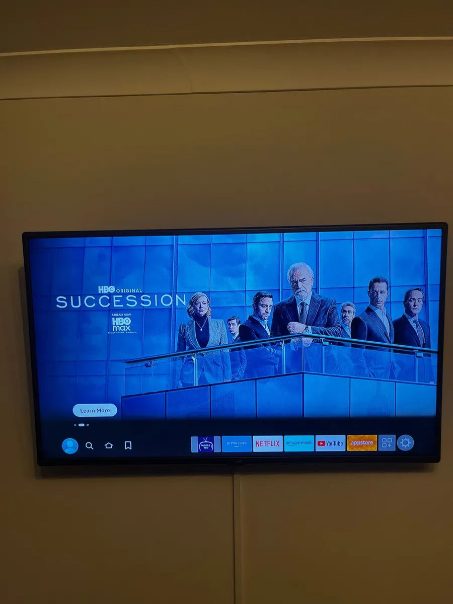 LG TV 42 & 47 inch including wall mount - Image 1