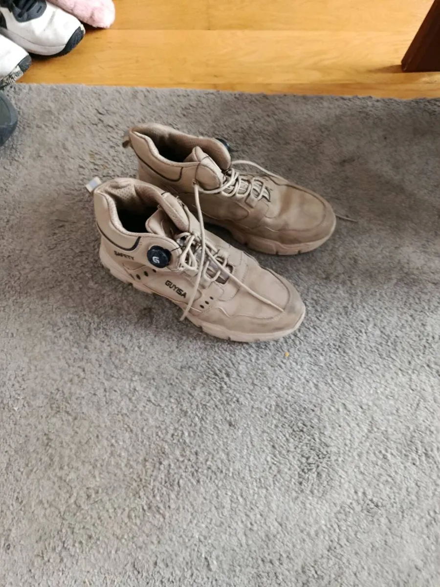 Steel toe boots