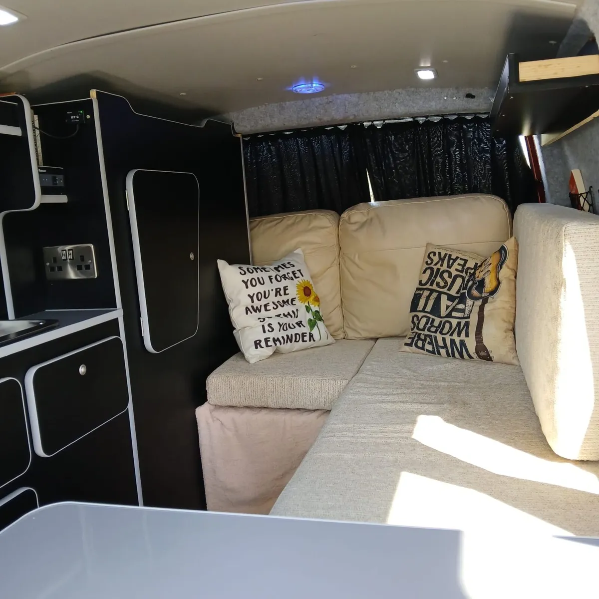 VW TRANSPORTER CAMPERVAN - Image 4