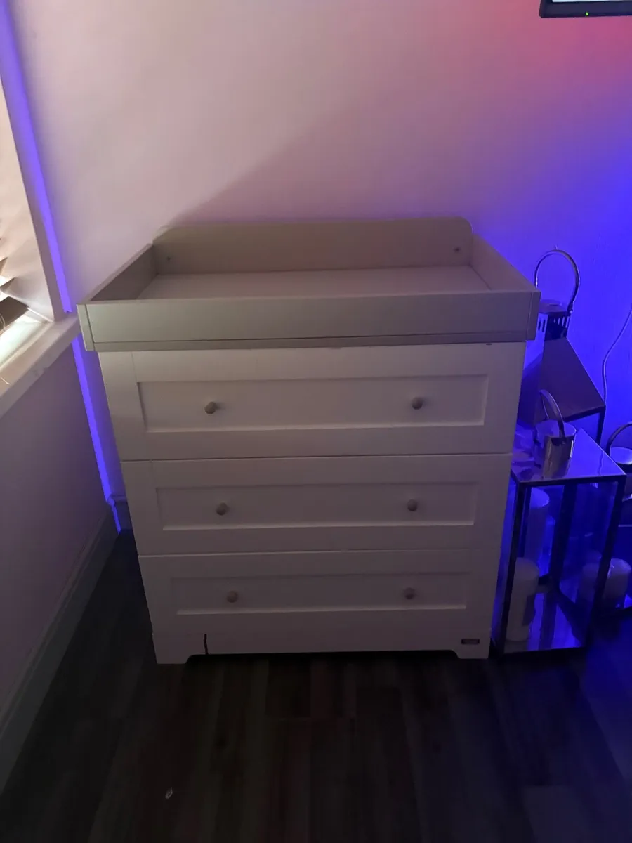 Changing table - Image 2