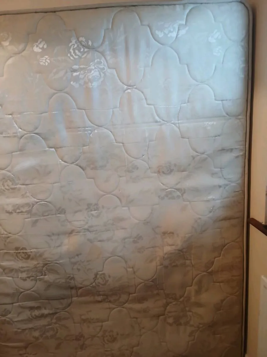 Double Matress 4' 6" Very Good Condition - Image 4