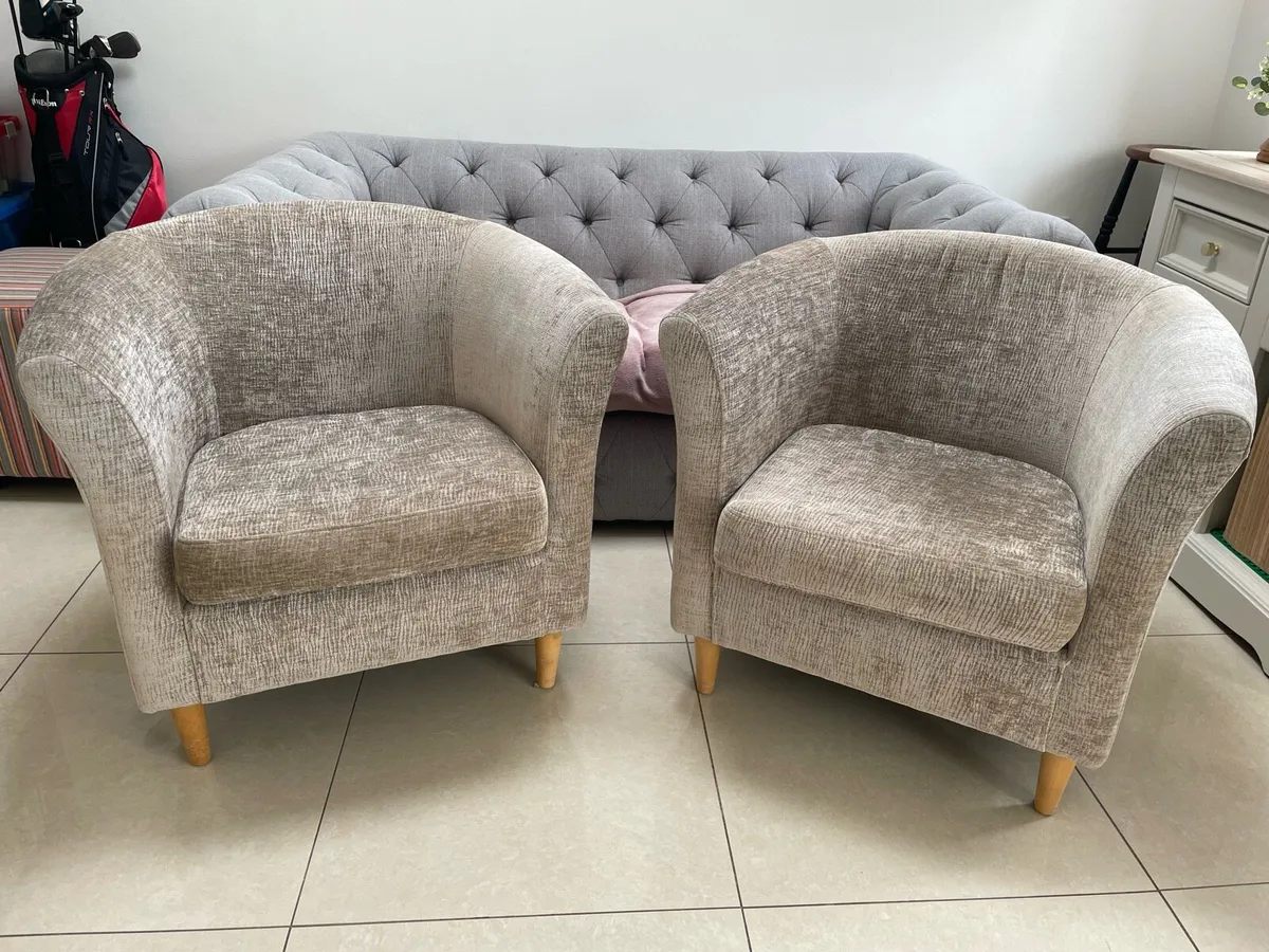Two tub chairs - Image 1