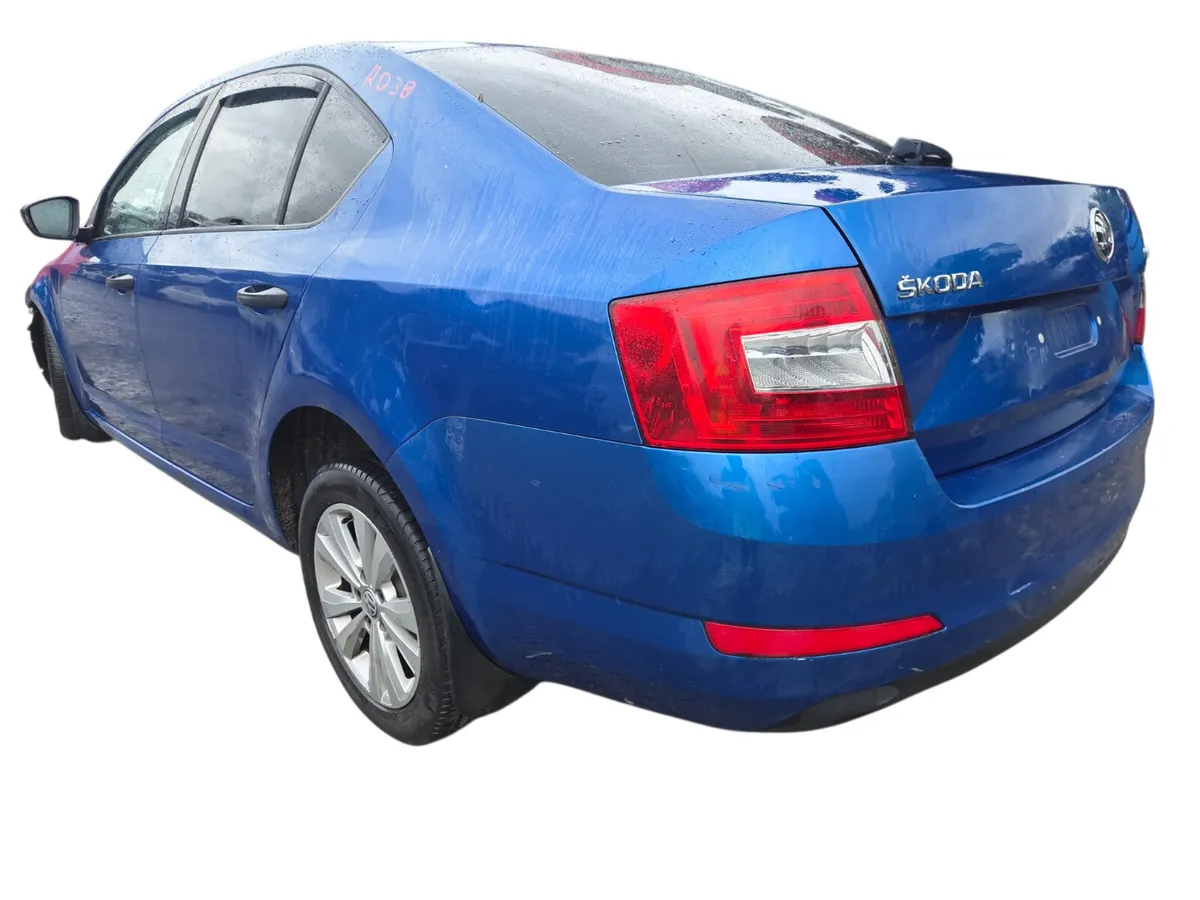 2015 SKODA OCTAVIA For Breaking/Dismantling - Image 2