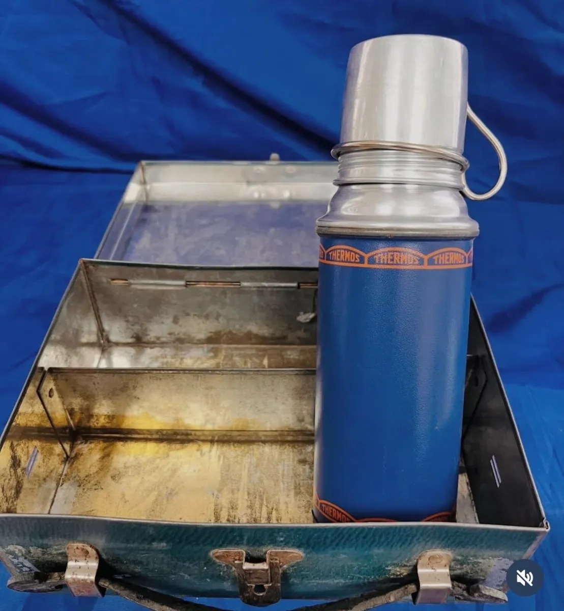 Antique lunch box - Image 3